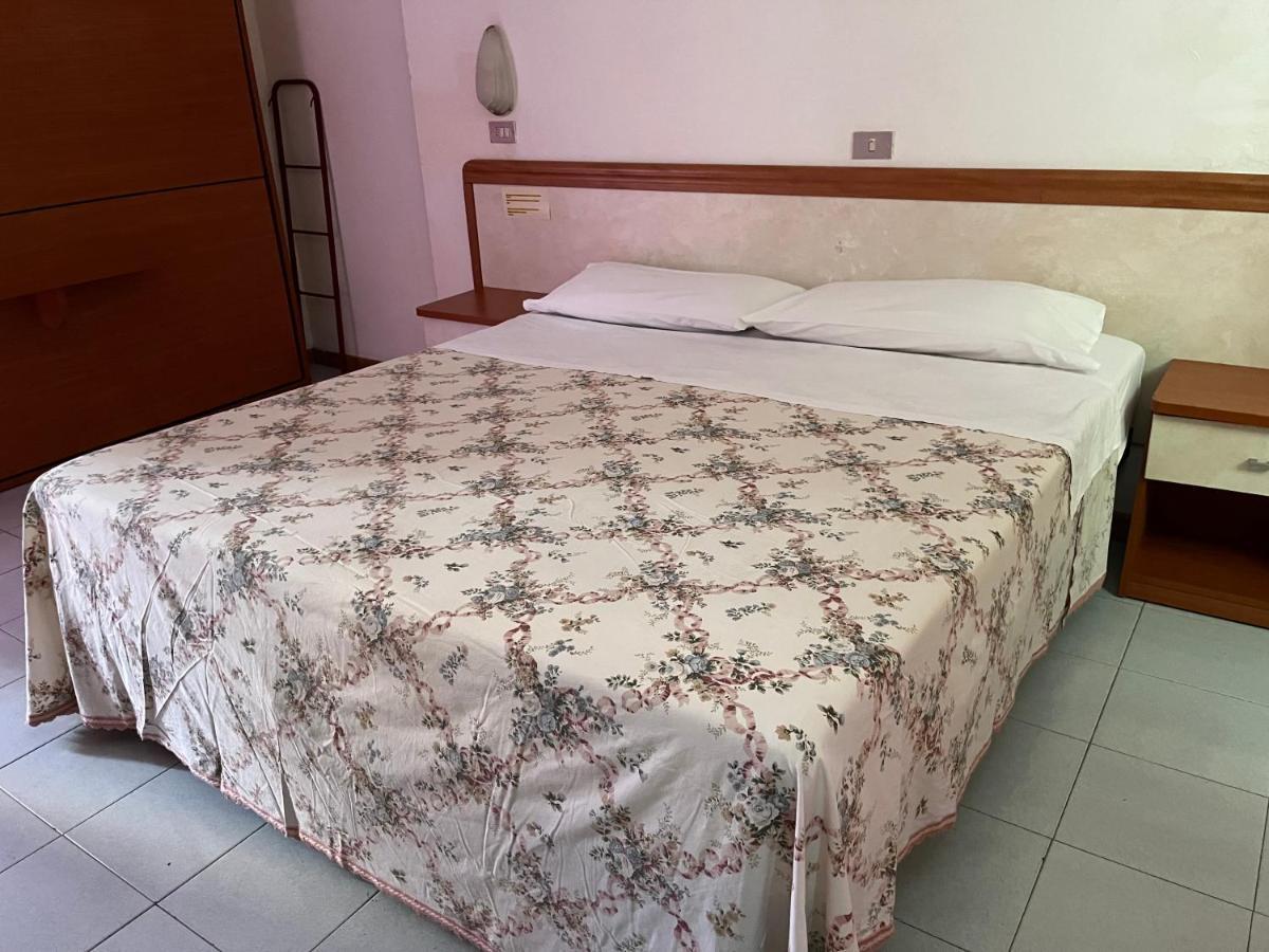 Hotel Zucconi Монтекатіні-Терме Екстер'єр фото